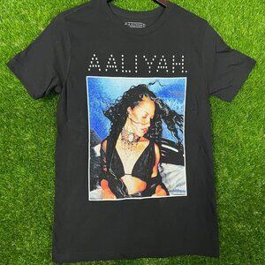 Aaliyah Wrap Graphic T-shirt size Extra Small